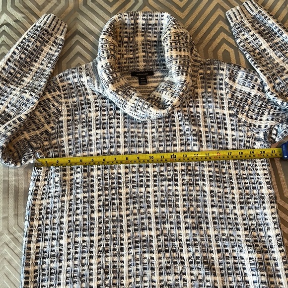 Size M. Comfy Oversized Sweater. - Picture 5 of 7